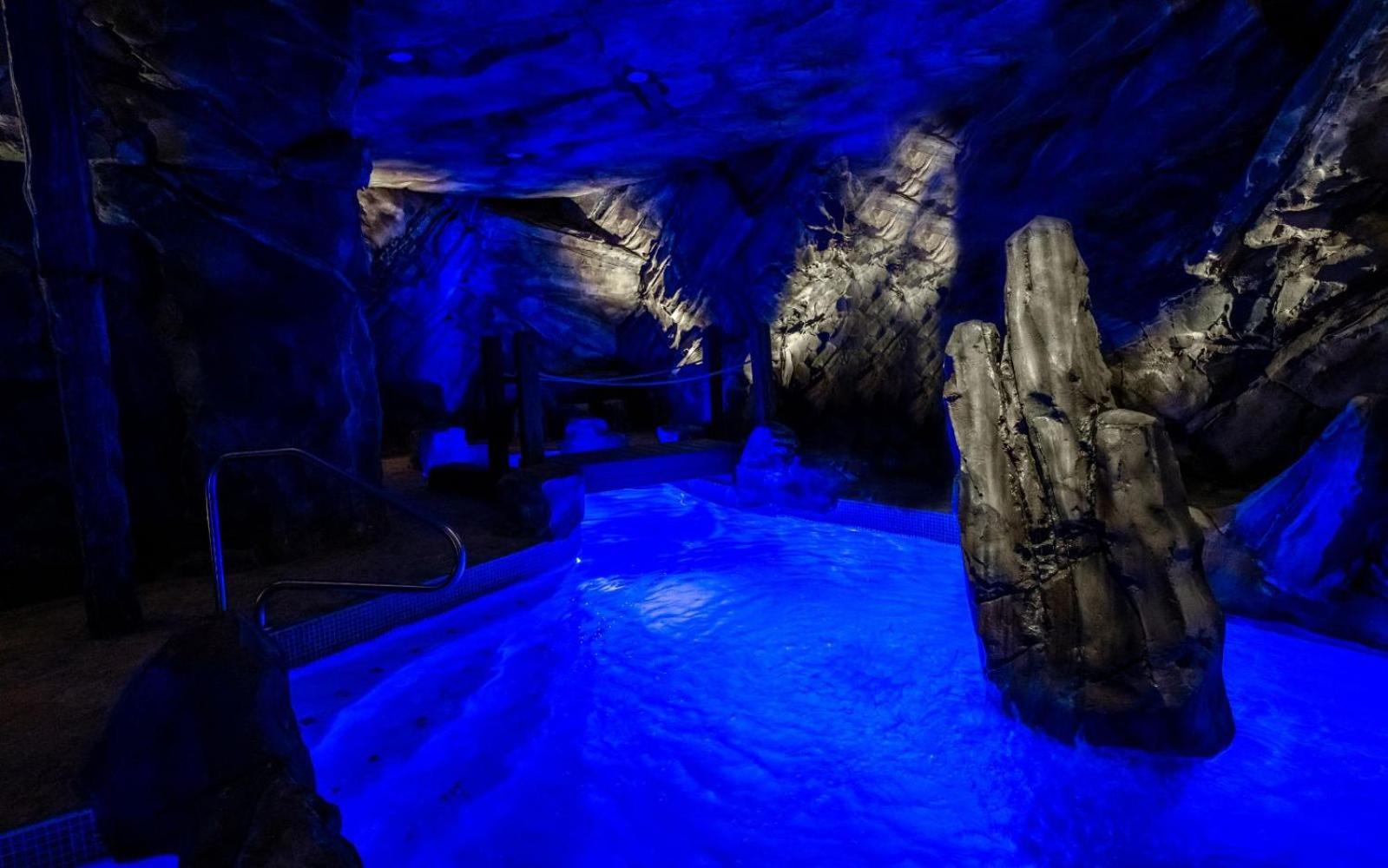 Cavern Cascades * Pigeon Forge