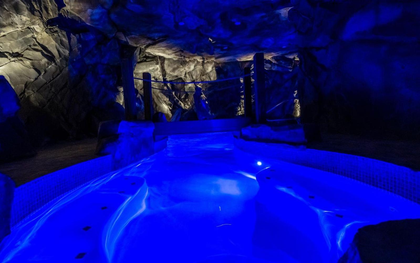 Cavern Cascades Pigeon Forge