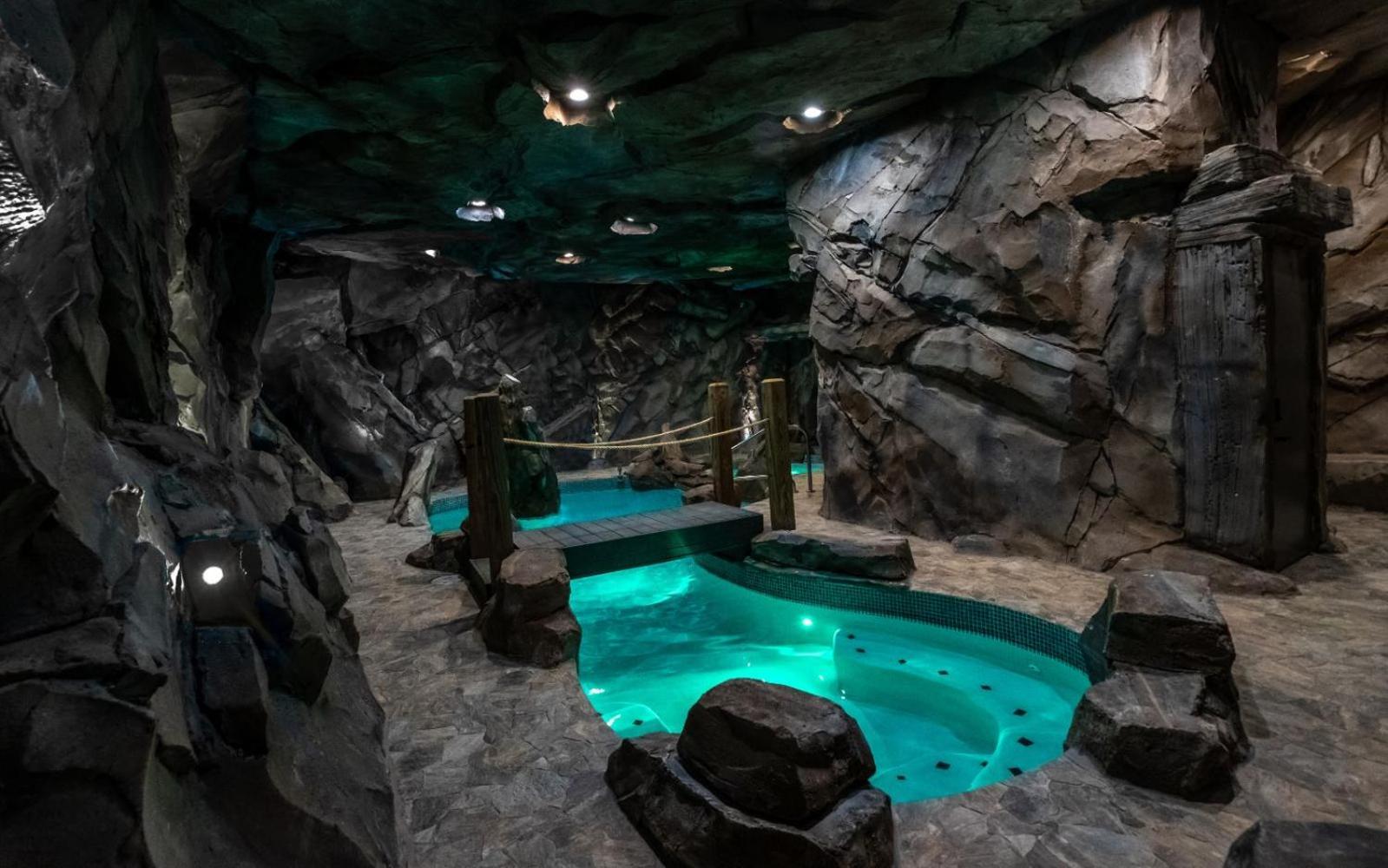 Villa Cavern Cascades *