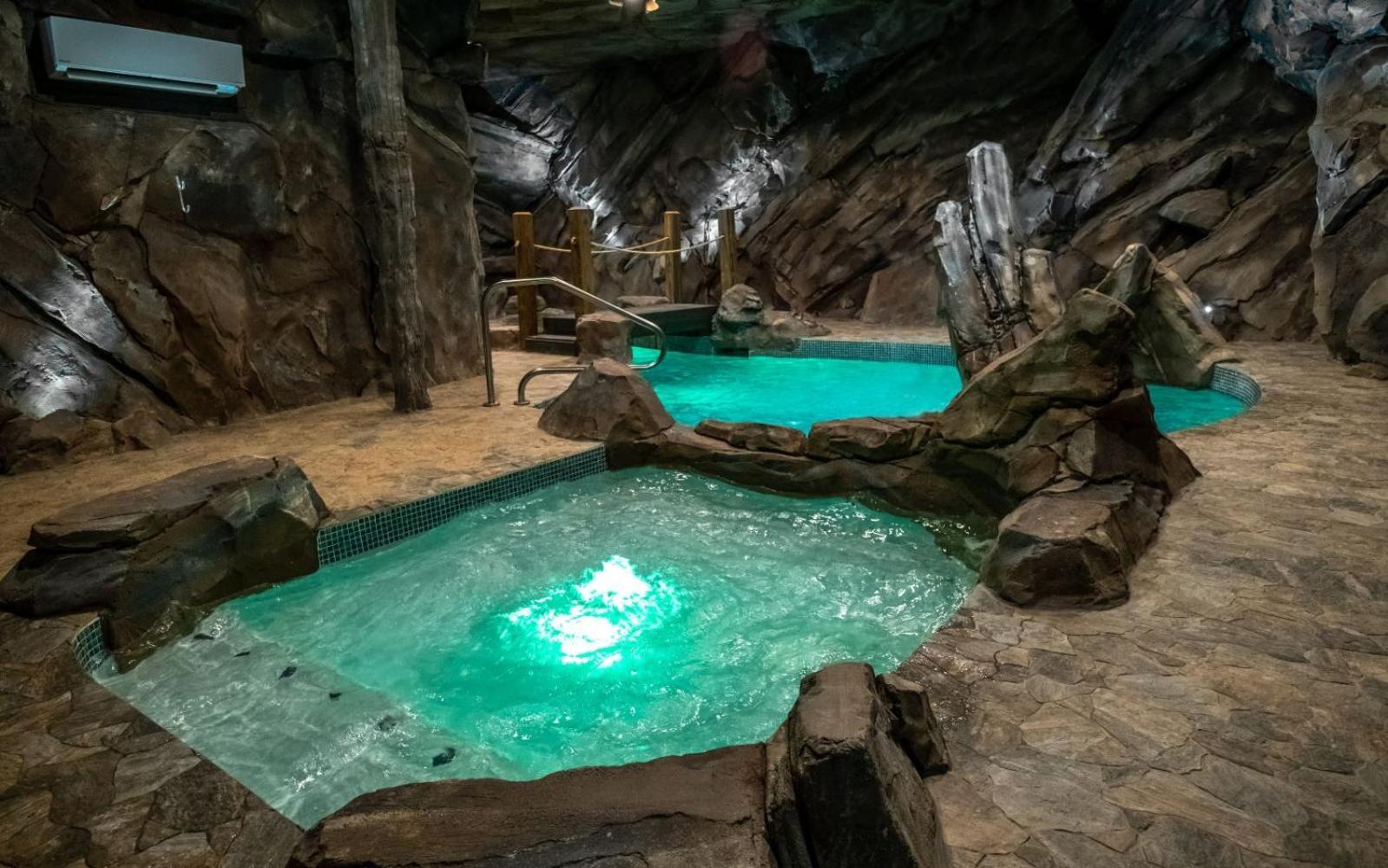Cavern Cascades Pigeon Forge