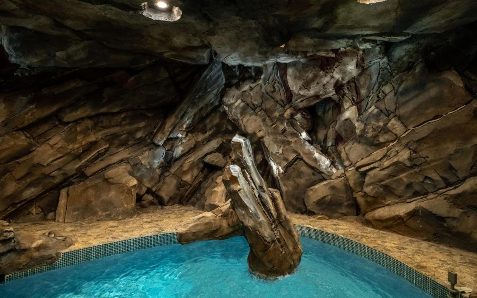 Cavern Cascades Pigeon Forge