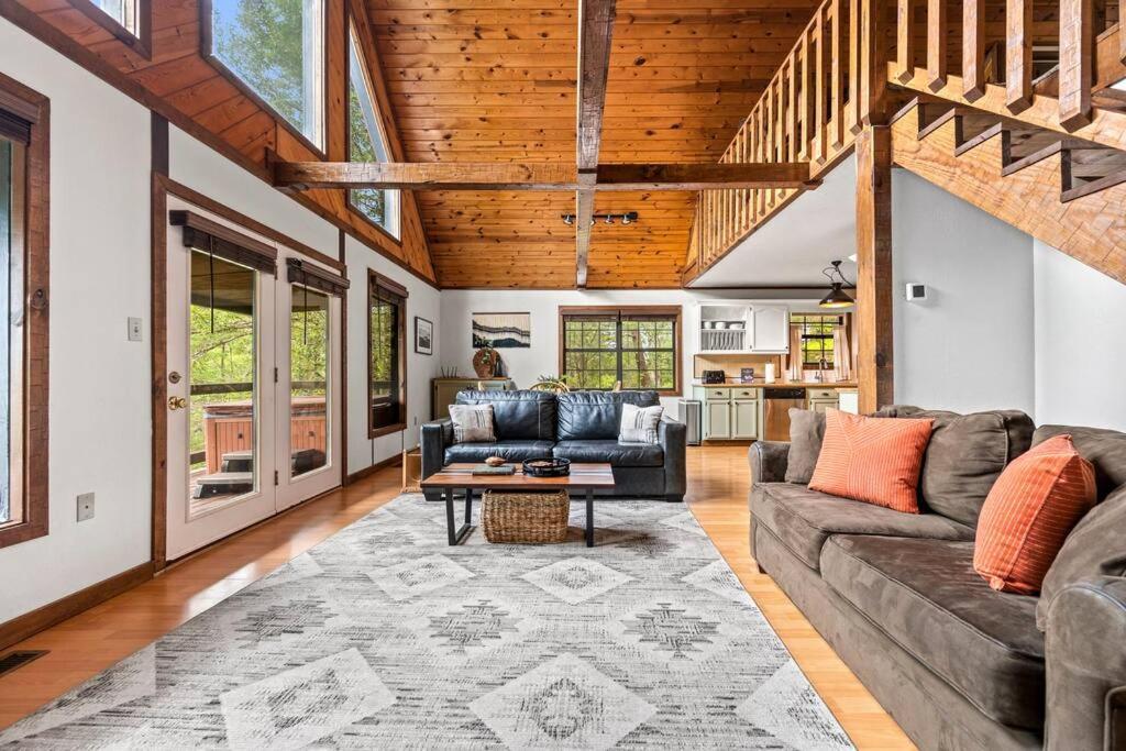 July Summer Specials, Minutes To Parkway Holiday home Pigeon Forge