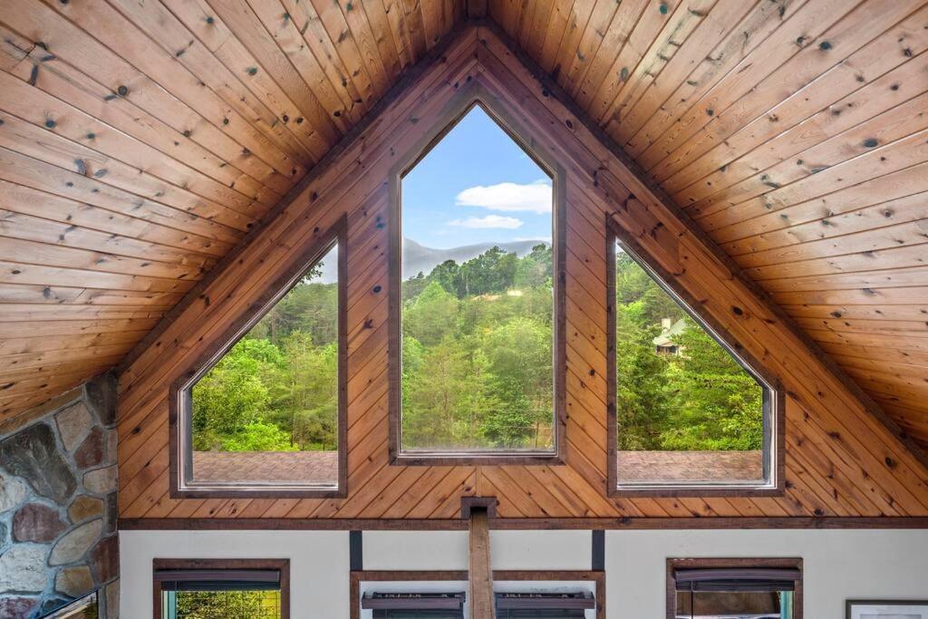 July Summer Specials, Minutes To Parkway Pigeon Forge