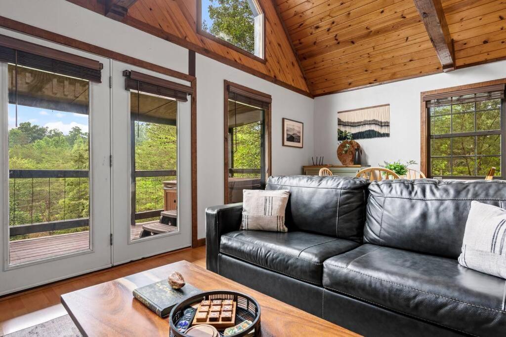 July Summer Specials, Minutes To Parkway Holiday home Pigeon Forge
