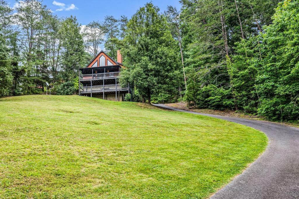 July Summer Specials, Minutes To Parkway Holiday home Pigeon Forge