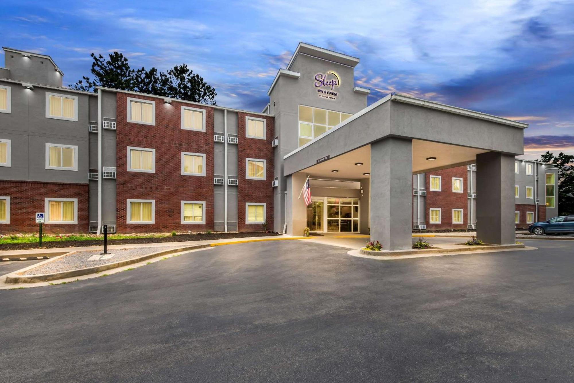 Hotel Sleep & Downtown Pigeon Forge