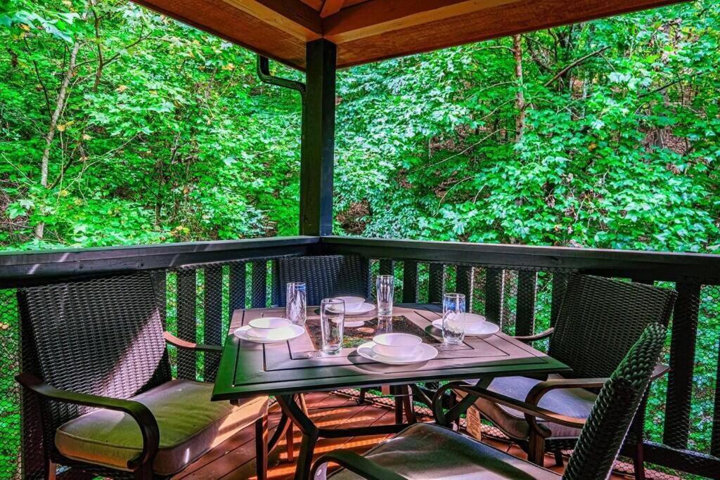Private! Hot Tub! Parkway 2min! Petsok! Bbq! * Pigeon Forge