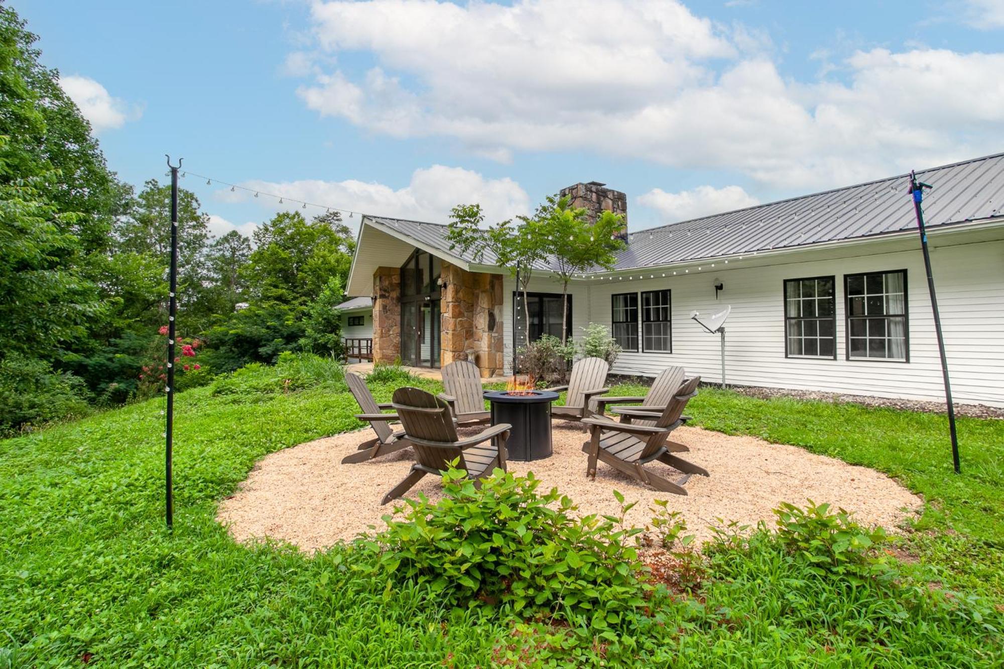 Holiday home 8m From Dollywood Prof Kitchen Fire Pit Arcade *