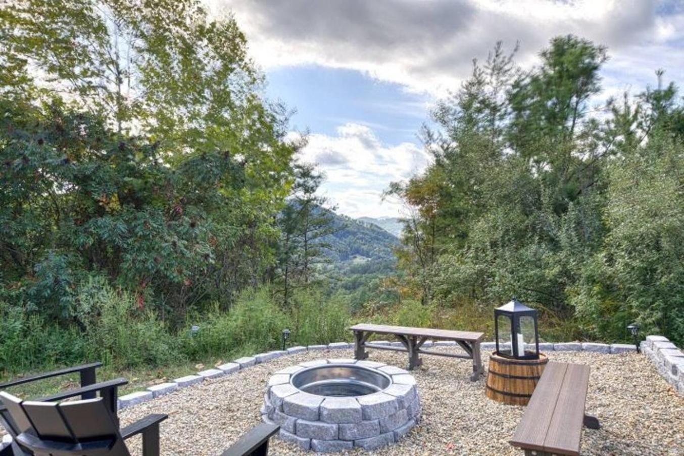 Awe-inspiring Estate Wpool, Theater, Fire Pit * Pigeon Forge
