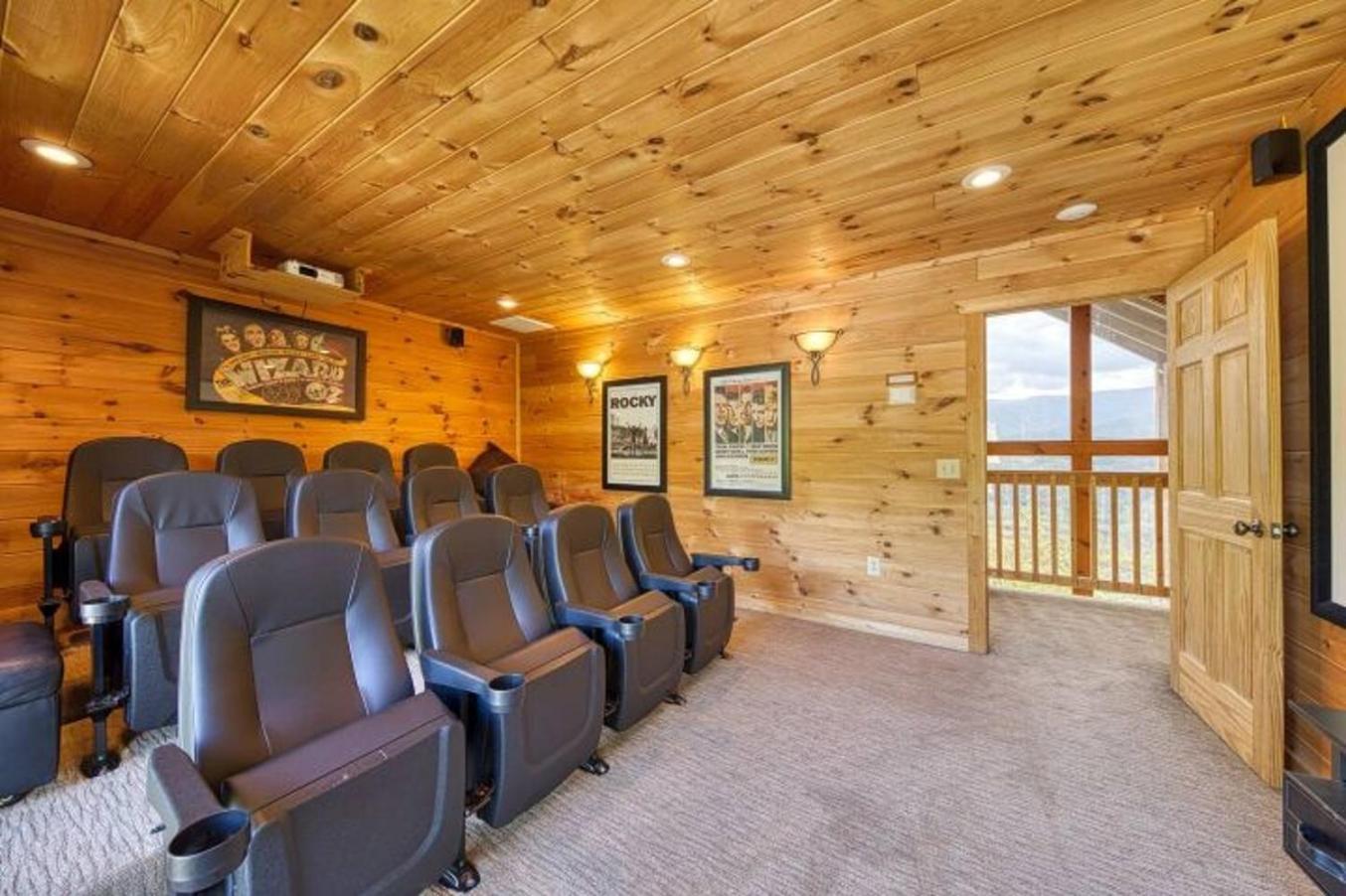 Holiday home Awe-inspiring Estate Wpool, Theater, Fire Pit *