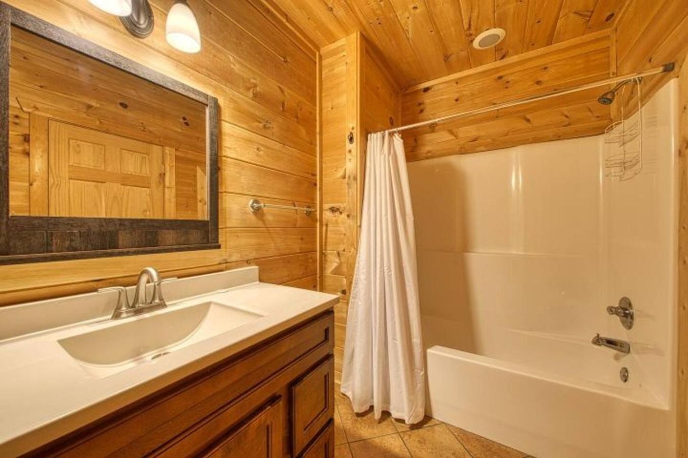 Awe-inspiring Estate Wpool, Theater, Fire Pit * Pigeon Forge