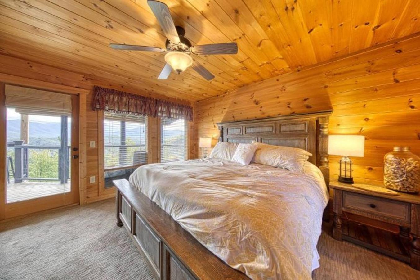 Awe-inspiring Estate Wpool, Theater, Fire Pit Holiday home Pigeon Forge