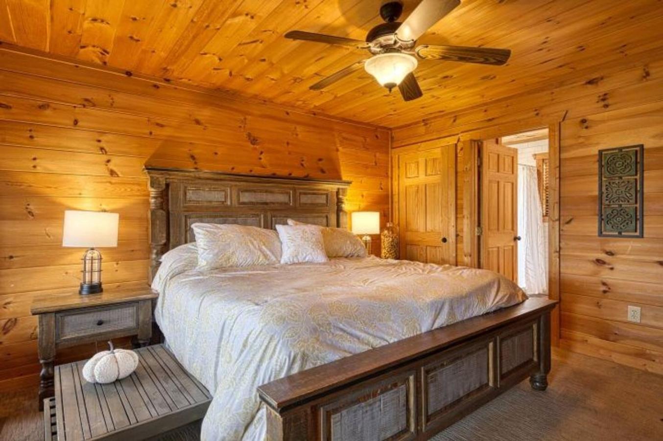 Awe-inspiring Estate Wpool, Theater, Fire Pit * Pigeon Forge
