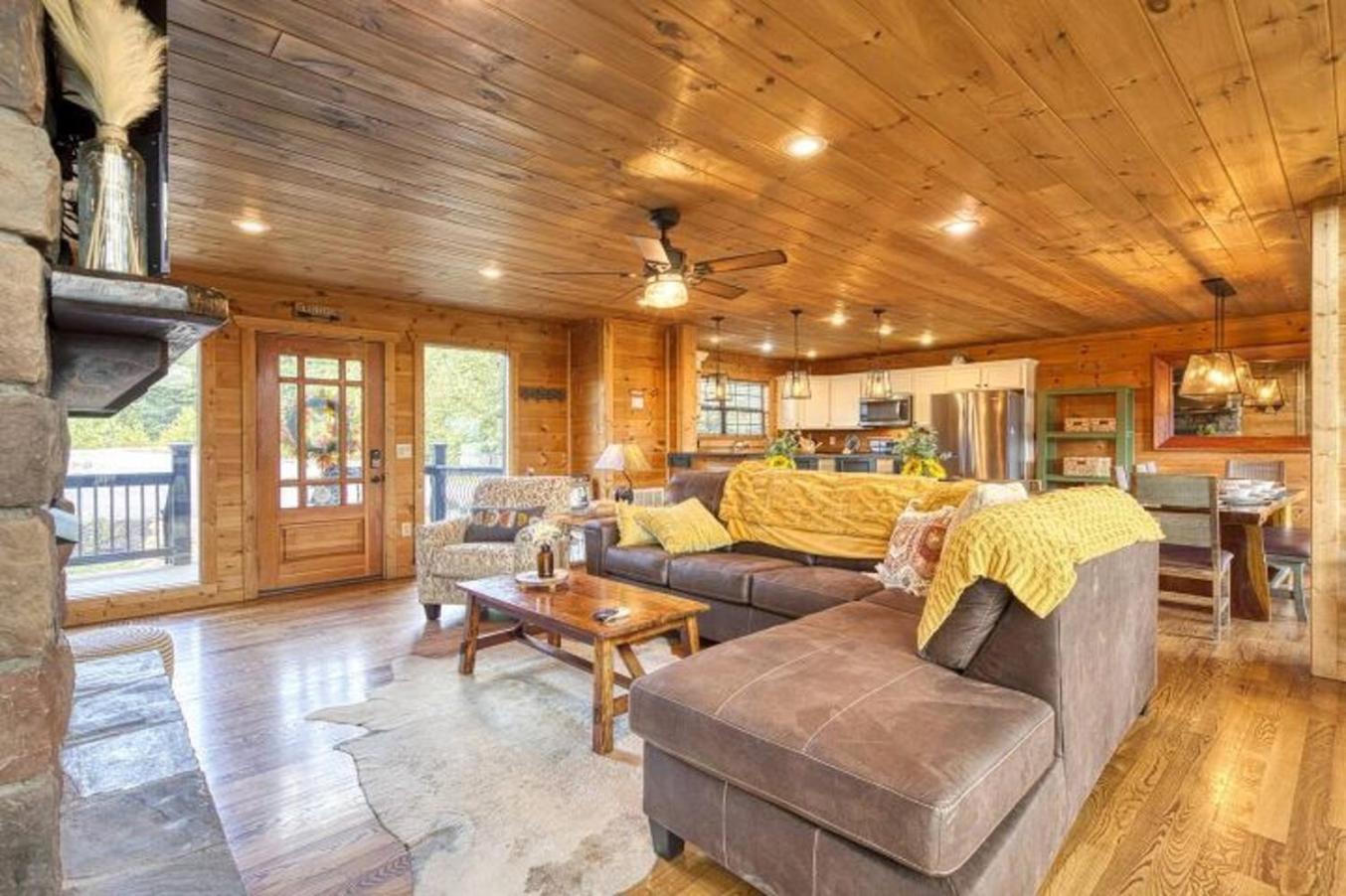 Awe-inspiring Estate Wpool, Theater, Fire Pit * Pigeon Forge