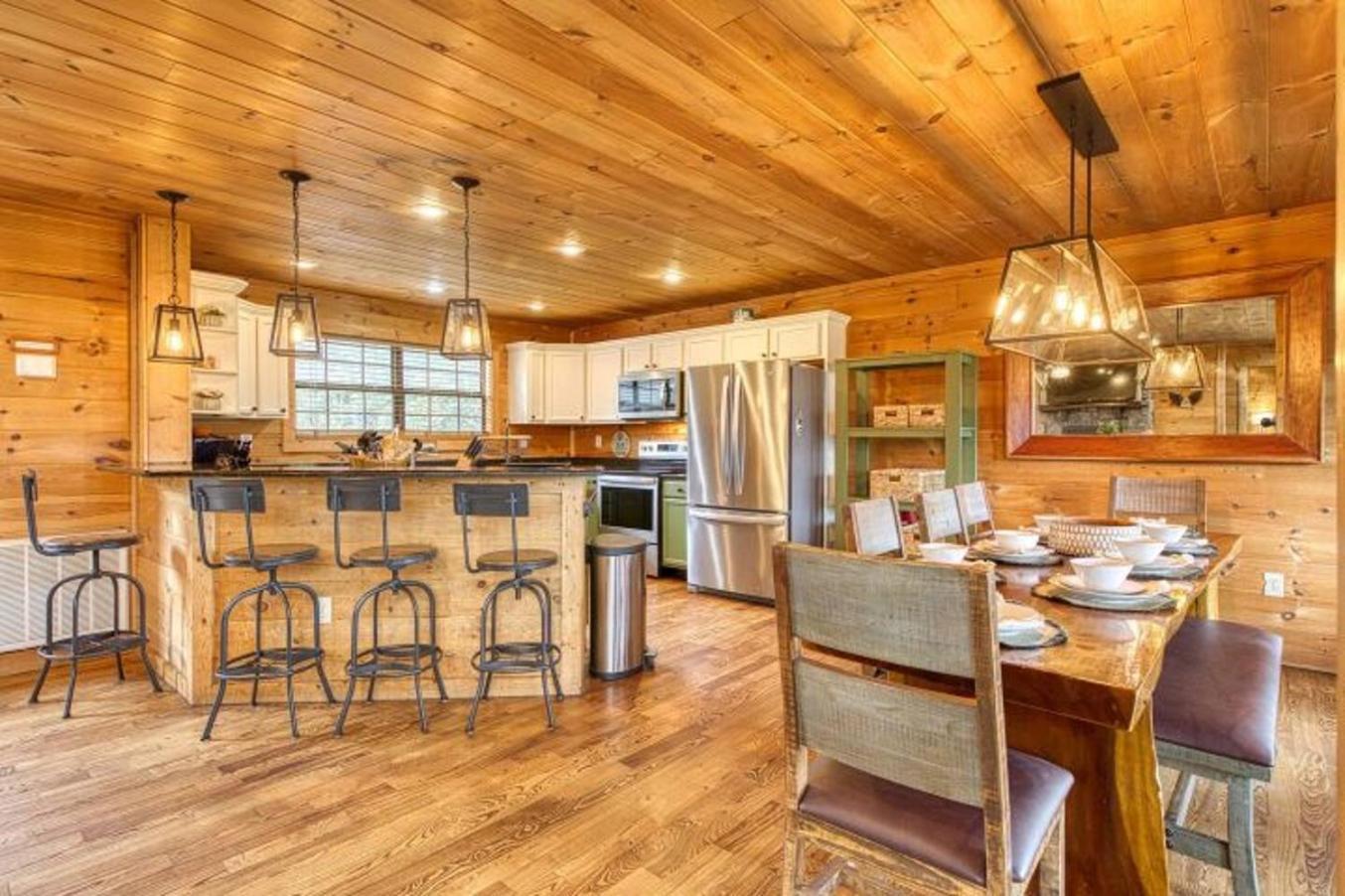 Awe-inspiring Estate Wpool, Theater, Fire Pit * Pigeon Forge