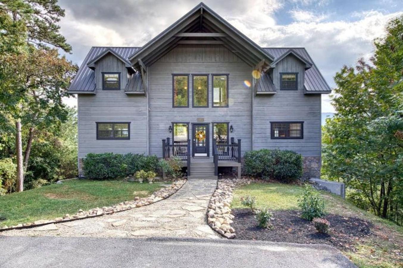 Holiday home Awe-inspiring Estate Wpool, Theater, Fire Pit