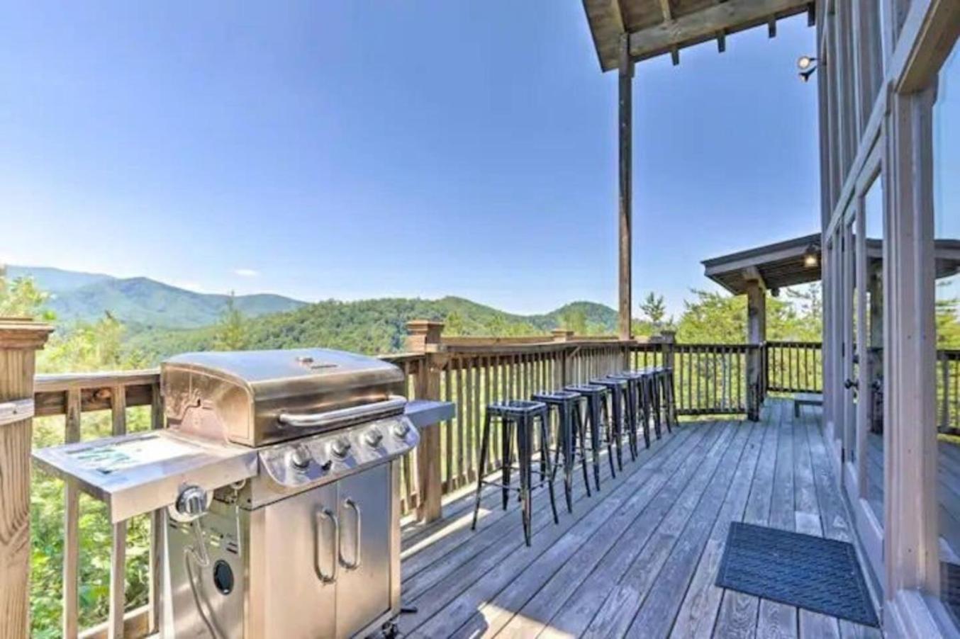 Awe-inspiring Estate Wpool, Theater, Fire Pit Holiday home Pigeon Forge