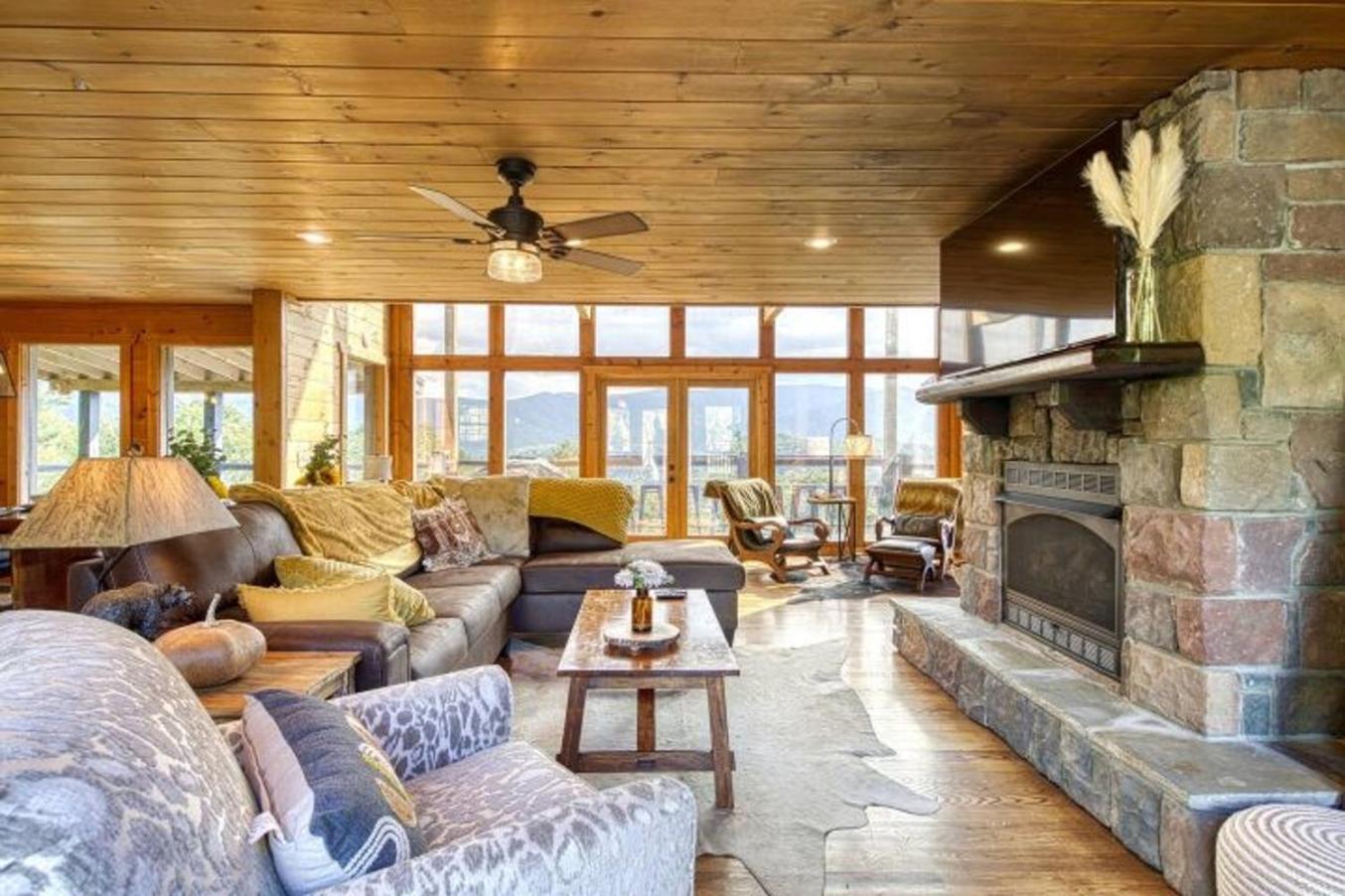 Holiday home Awe-inspiring Estate Wpool, Theater, Fire Pit Pigeon Forge