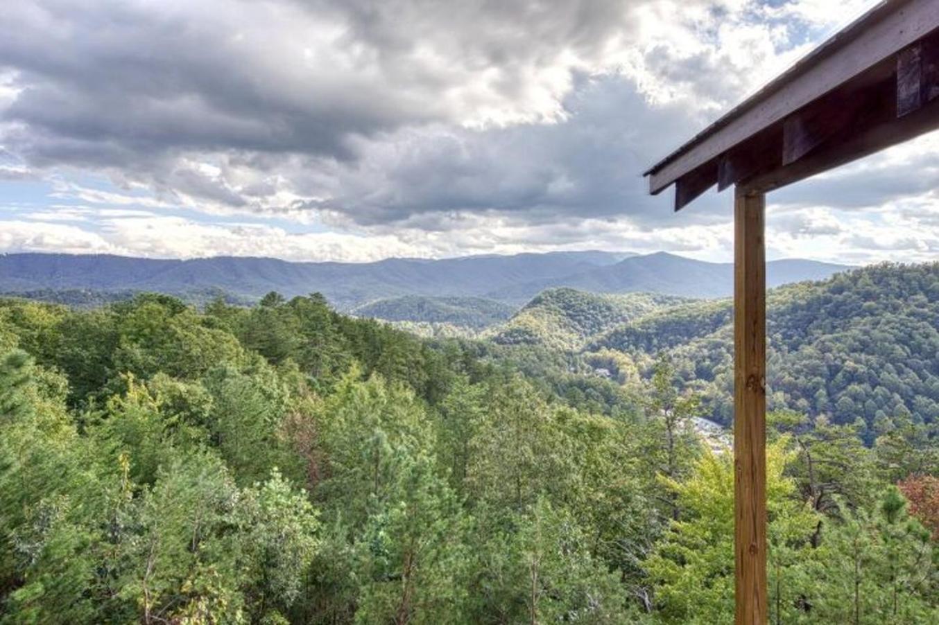 Awe-inspiring Estate Wpool, Theater, Fire Pit * Pigeon Forge
