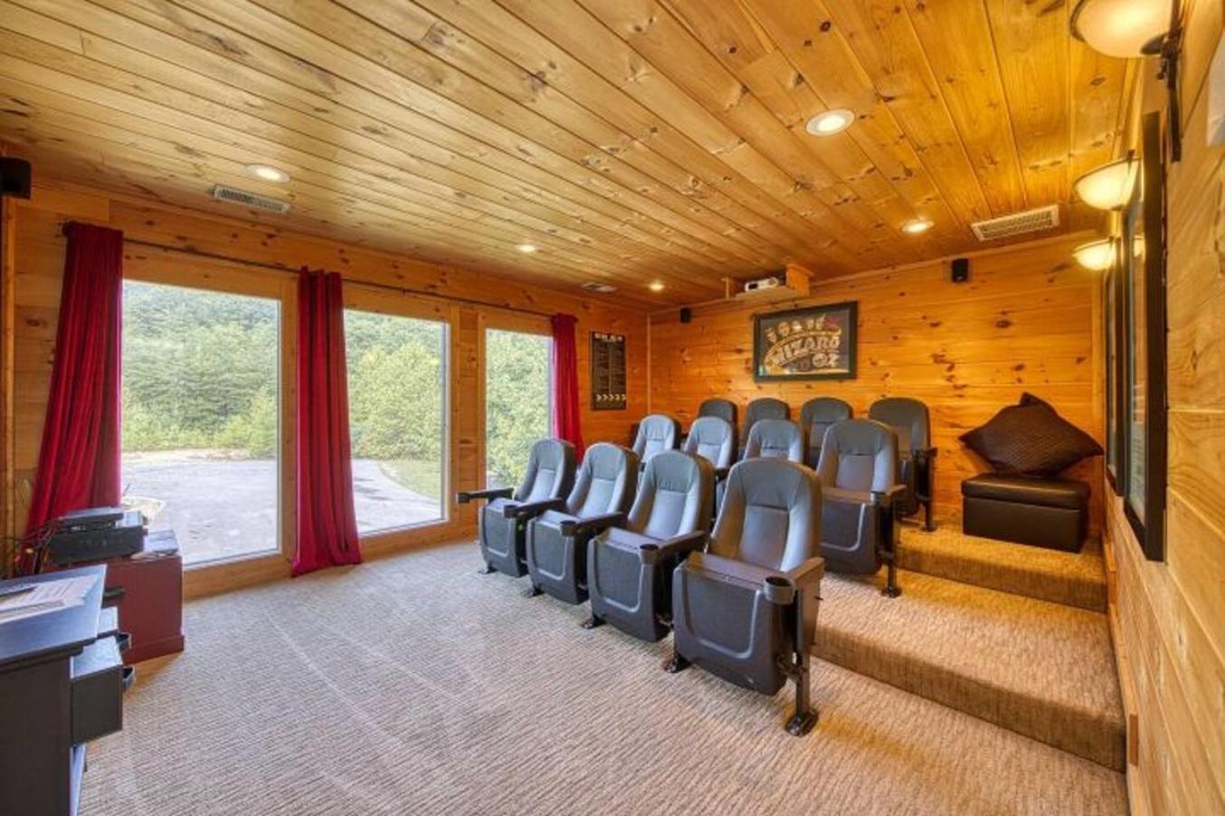 Holiday home Awe-inspiring Estate Wpool, Theater, Fire Pit *