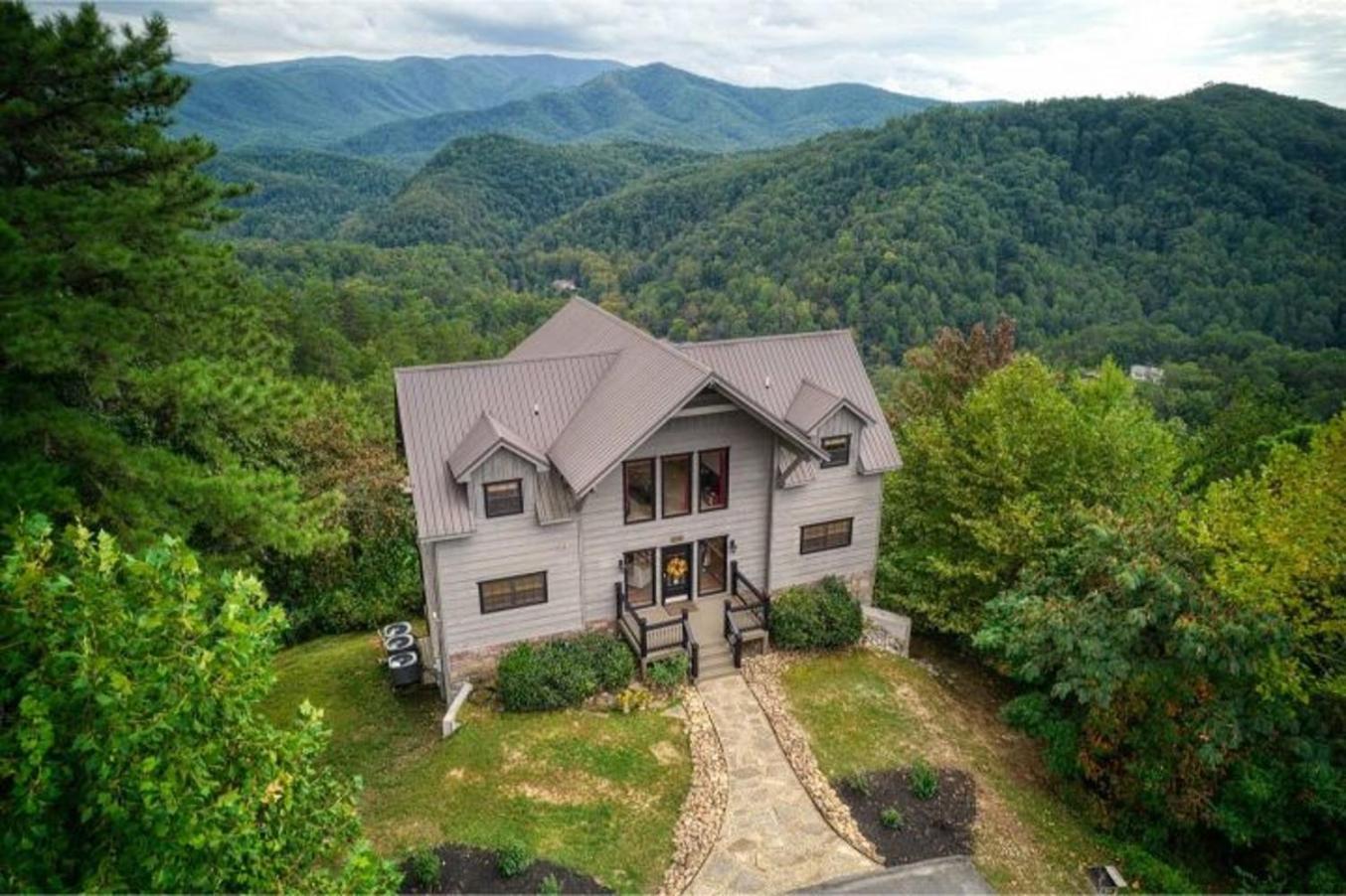 Awe-inspiring Estate Wpool, Theater, Fire Pit Holiday home Pigeon Forge