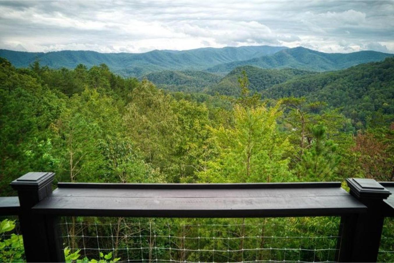 Holiday home Awe-inspiring Estate Wpool, Theater, Fire Pit Pigeon Forge