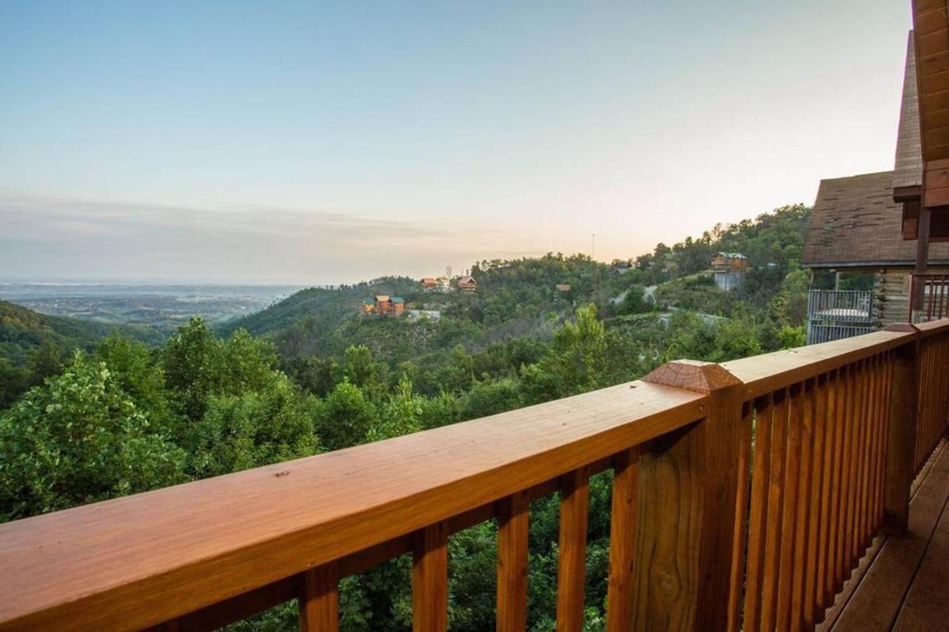 Amazing Views, Pool, Hot Tub, Pool Table, Arcade Pigeon Forge