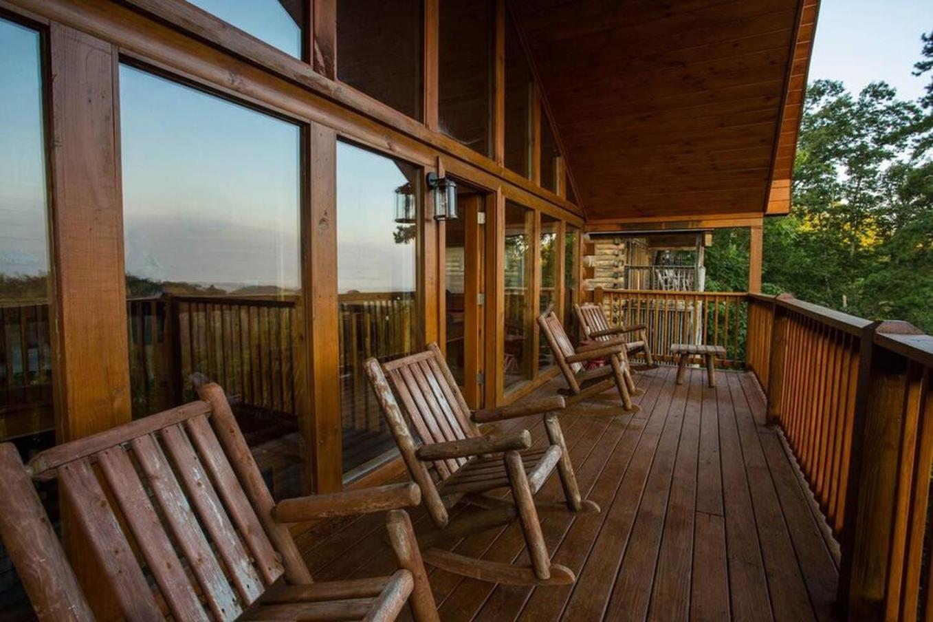 Holiday home Amazing Views, Pool, Hot Tub, Pool Table, Arcade Pigeon Forge