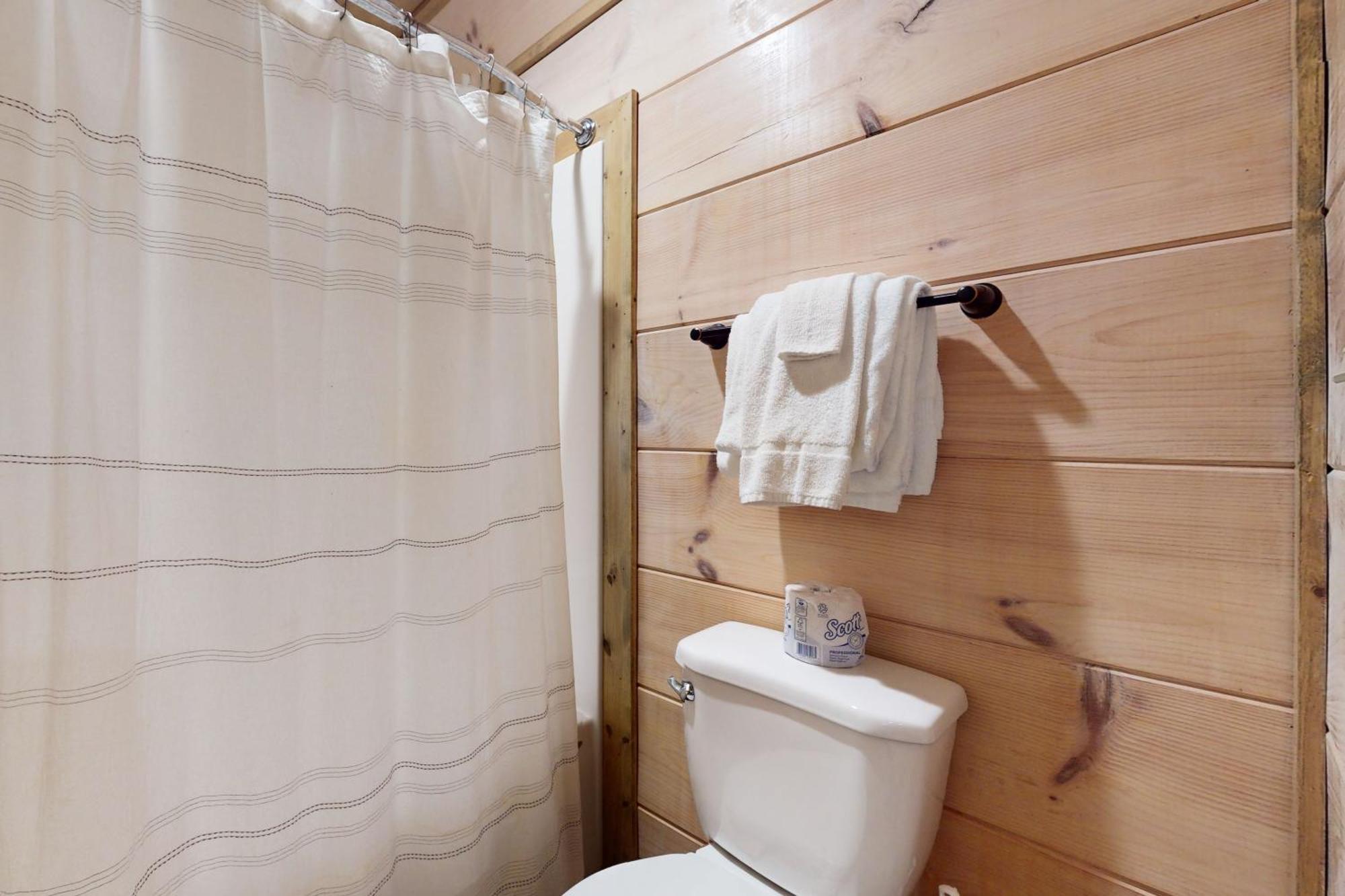 Holiday home Bear Cove Falls *