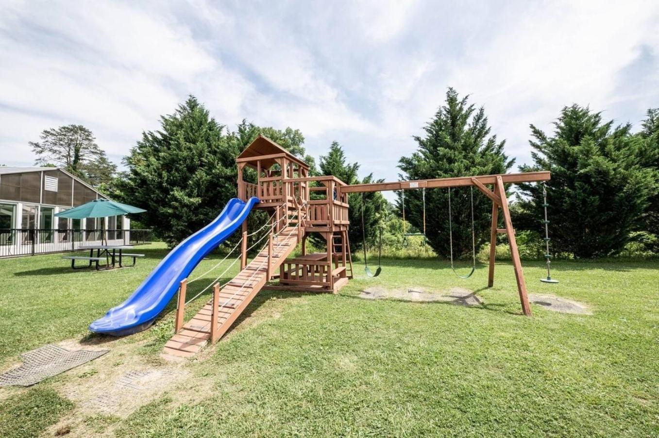 Holiday home Luxurious Renovated, Pool, Basketball, Playground