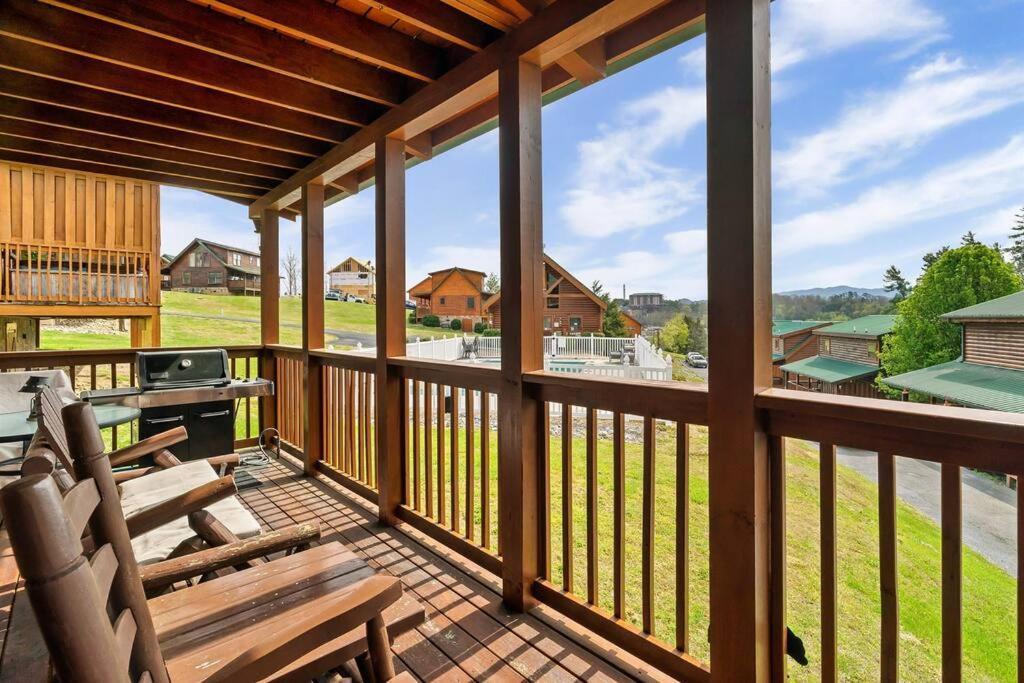 Groot's Place - 5 Min To Main Parkway!! Holiday home *