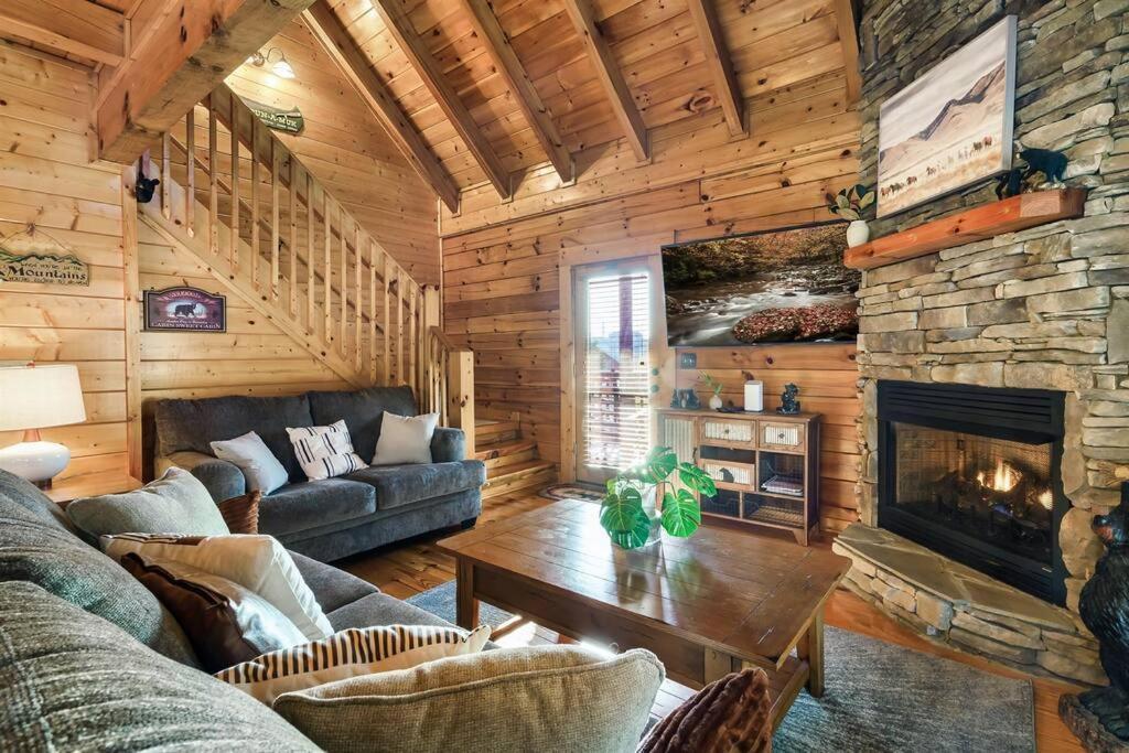Holiday home Groot's Place - 5 Min To Main Parkway!!