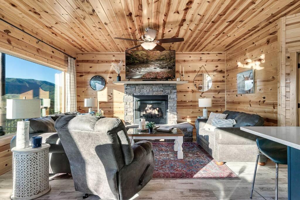 Highland View * Pigeon Forge