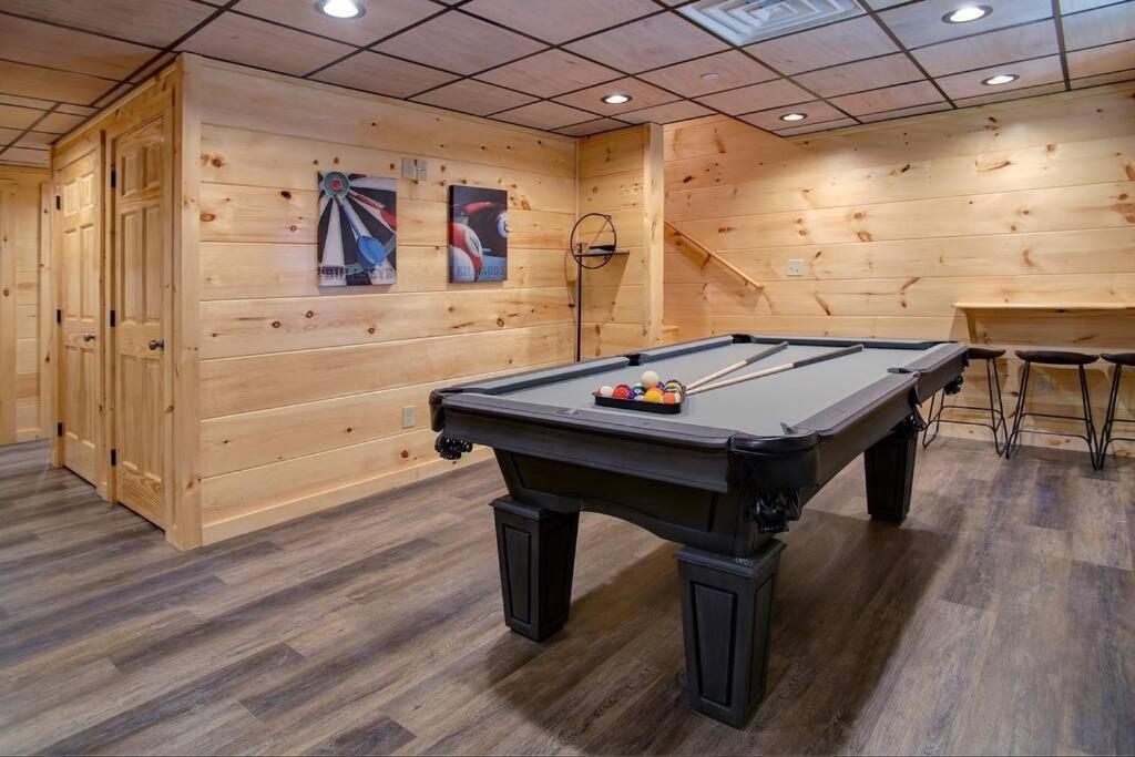 New Build-5bd-hottub-wifi-theater-pool Tble-roku *