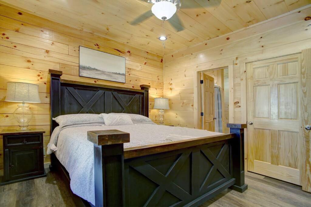 New Build-5bd-hottub-wifi-theater-pool Tble-roku