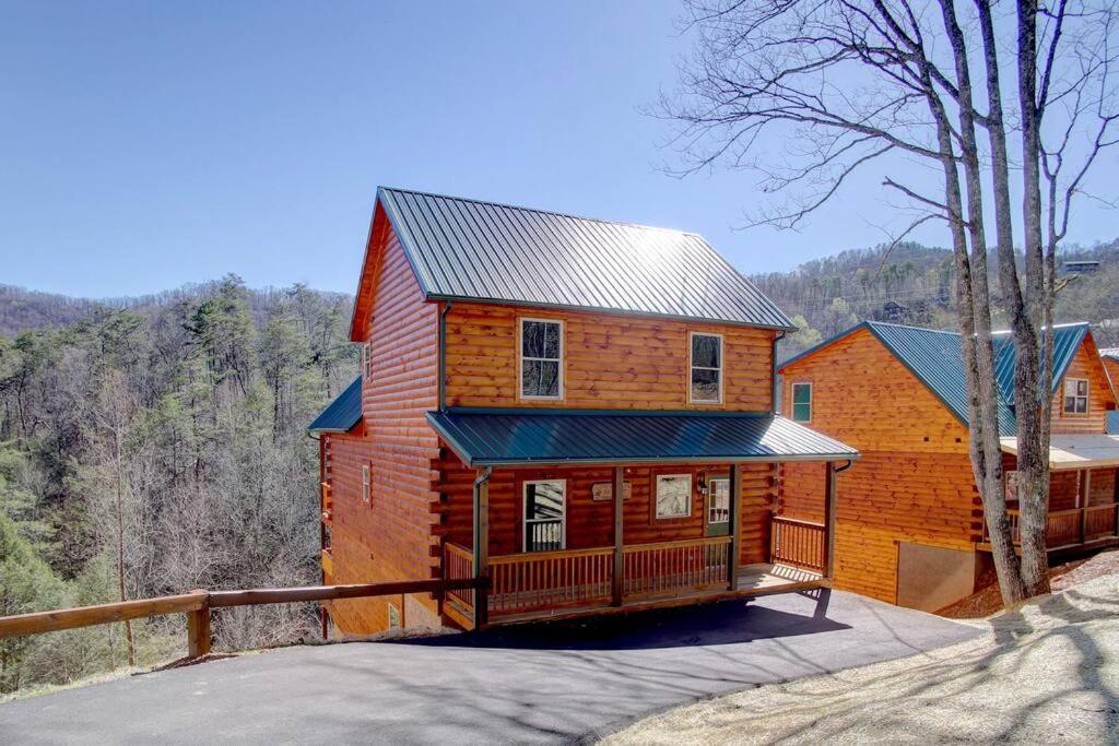 New Build-5bd-hottub-wifi-theater-pool Tble-roku Holiday home Pigeon Forge
