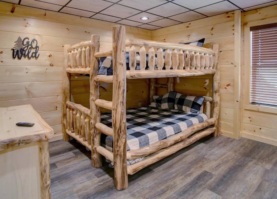 New Build-5bd-hottub-wifi-theater-pool Tble-roku * Pigeon Forge