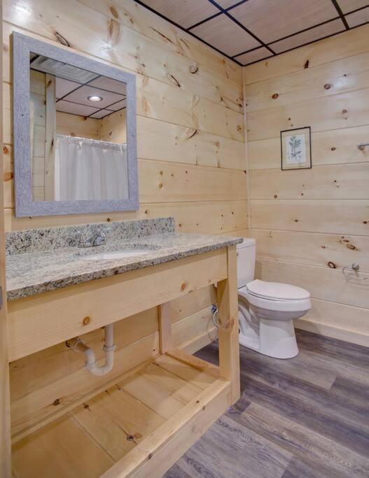 New Build-5bd-hottub-wifi-theater-pool Tble-roku Holiday home