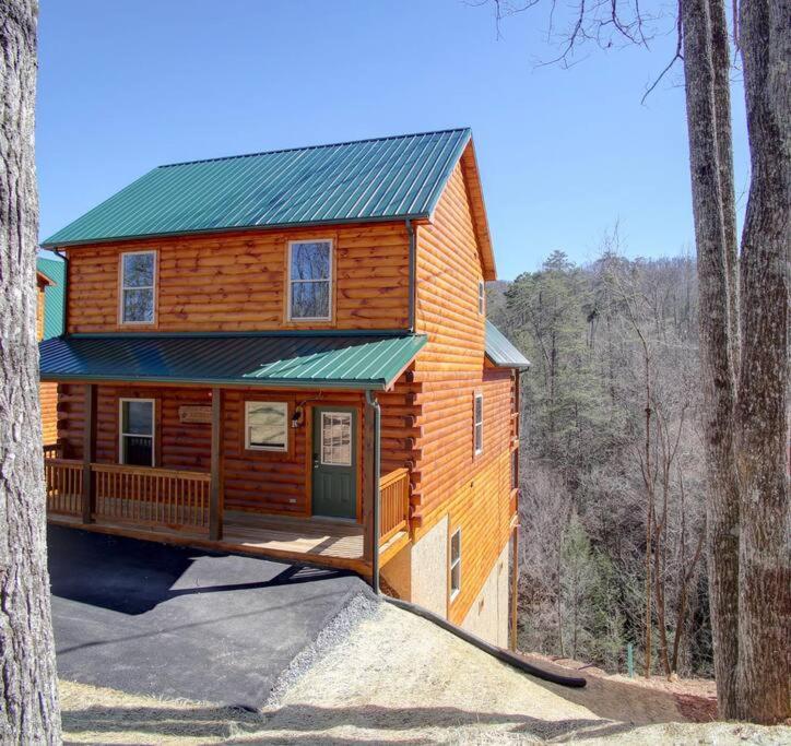 New Build-5bd-hottub-wifi-theater-pool Tble-roku