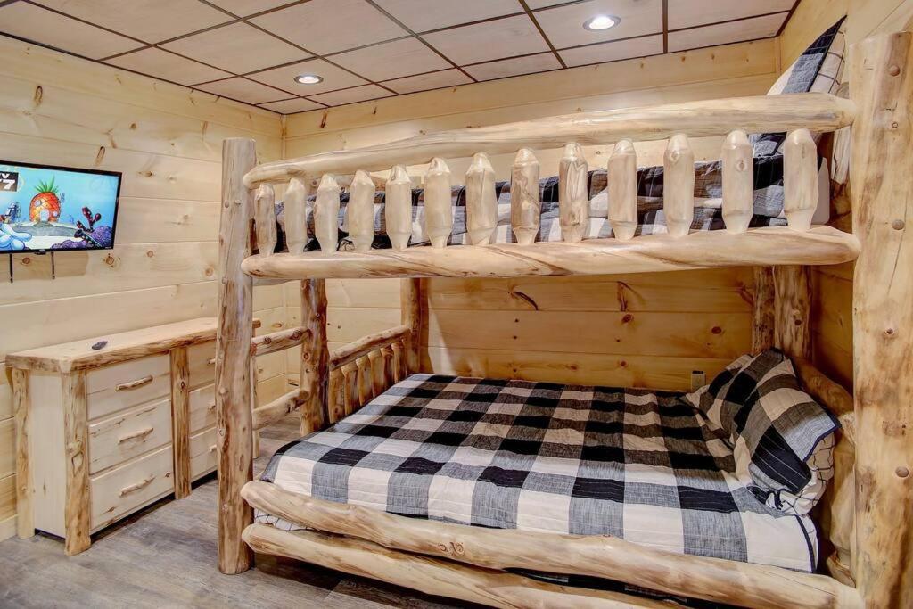 New Build-5bd-hottub-wifi-theater-pool Tble-roku Pigeon Forge
