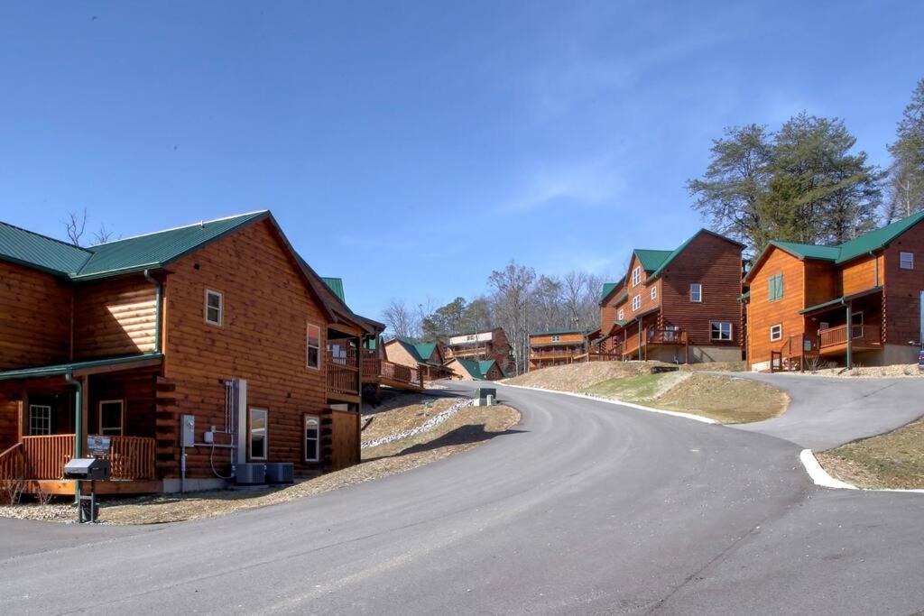 New Build-5bd-hottub-wifi-theater-pool Tble-roku