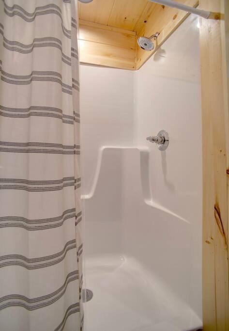 Holiday home New Build-5bd-hottub-wifi-theater-pool Tble-roku