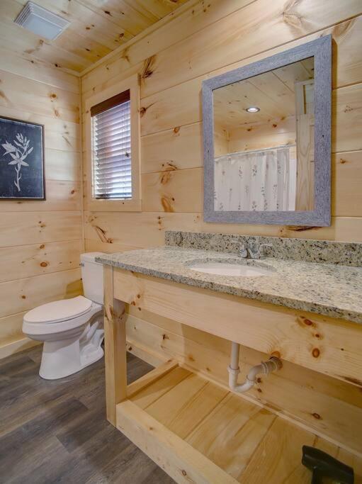 New Build-5bd-hottub-wifi-theater-pool Tble-roku Holiday home *