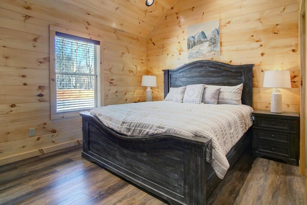 Holiday home New Build-5bd-hottub-wifi-theater-pool Tble-roku Pigeon Forge