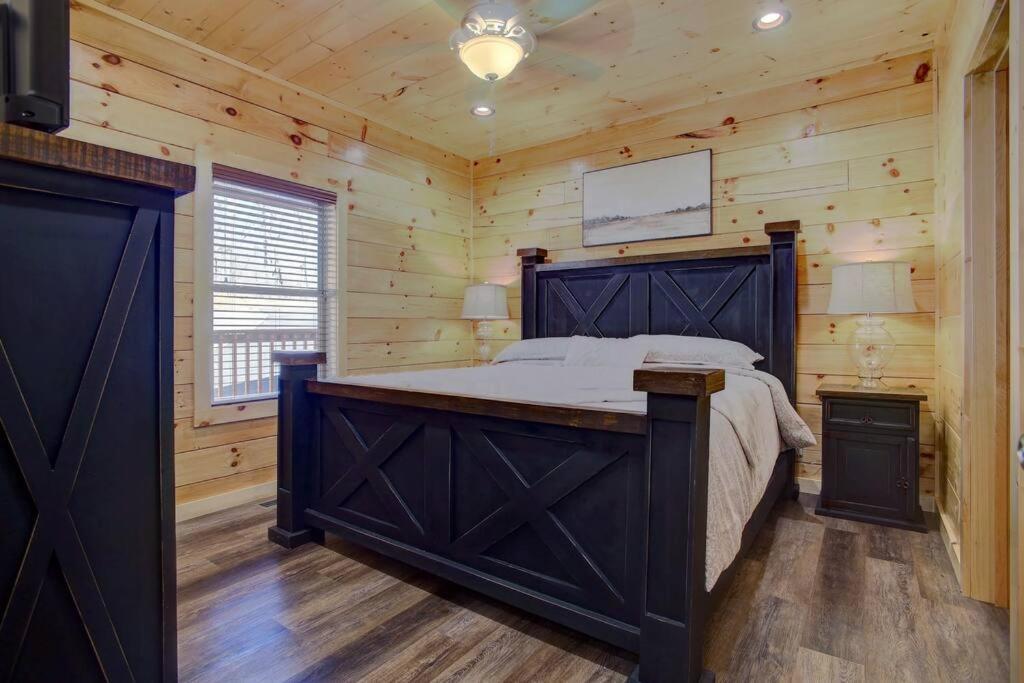 New Build-5bd-hottub-wifi-theater-pool Tble-roku * Pigeon Forge