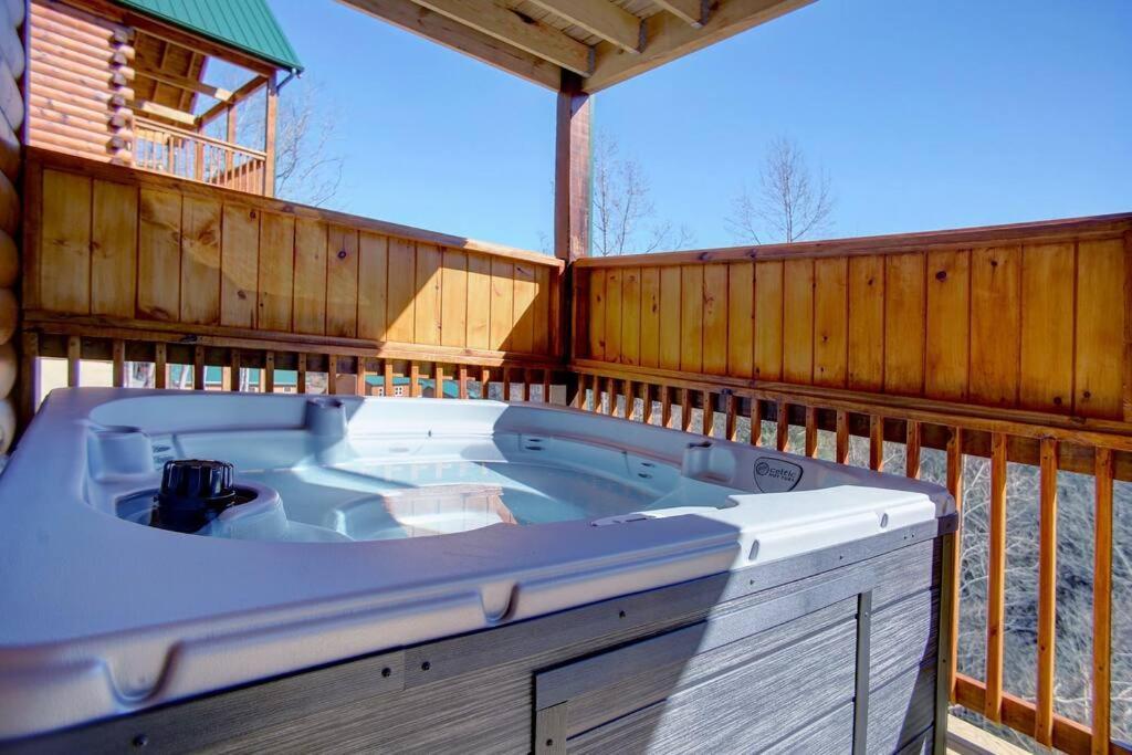 New Build-5bd-hottub-wifi-theater-pool Tble-roku