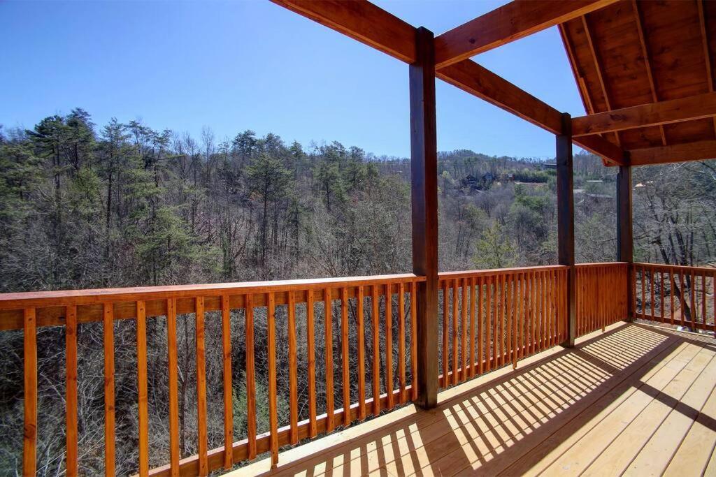 New Build-5bd-hottub-wifi-theater-pool Tble-roku Holiday home *