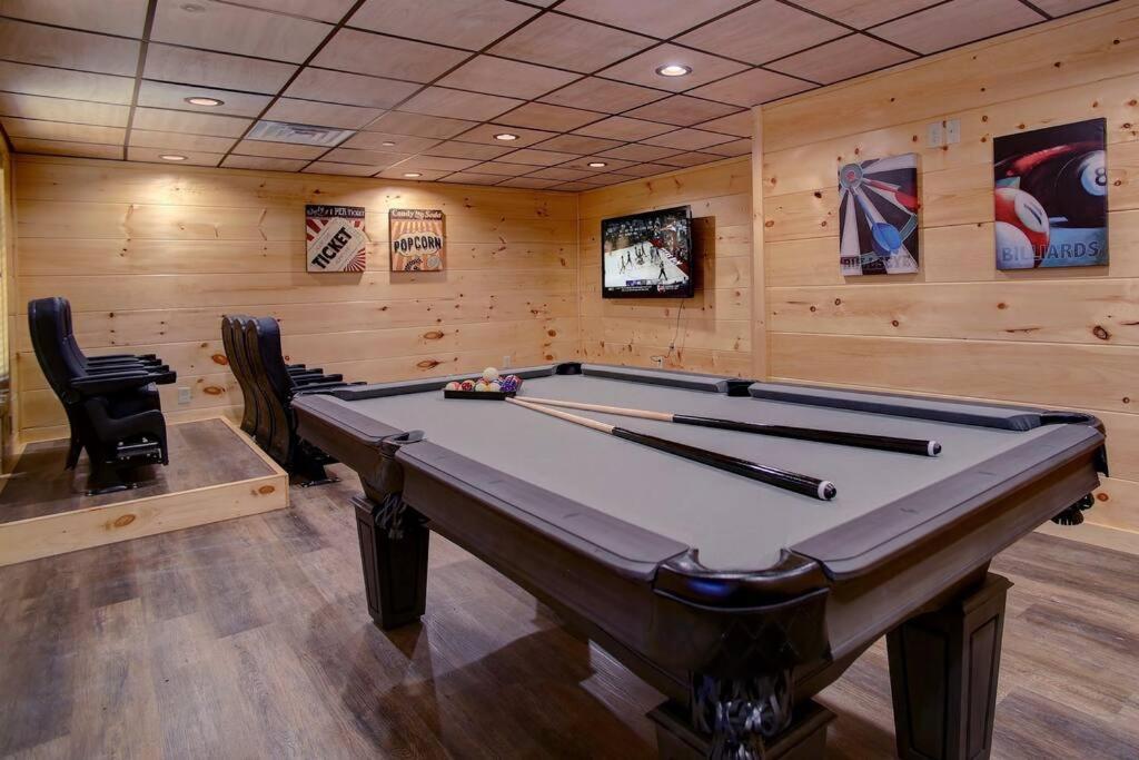 New Build-5bd-hottub-wifi-theater-pool Tble-roku Holiday home *