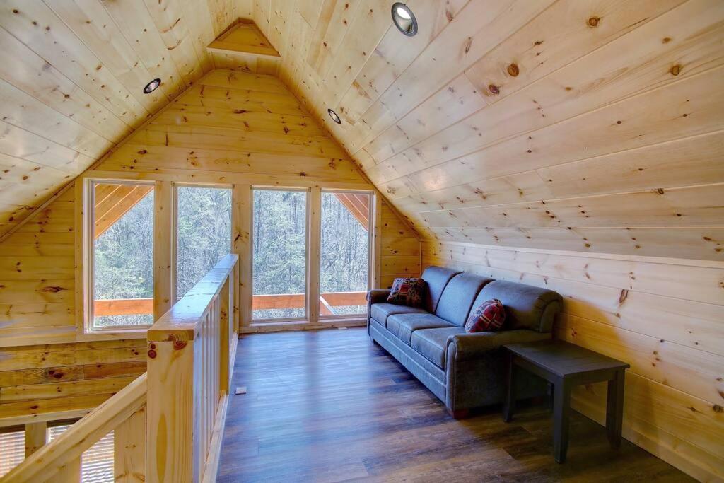 New Build-5bd-hottub-wifi-theater-pool Tble-roku Holiday home *