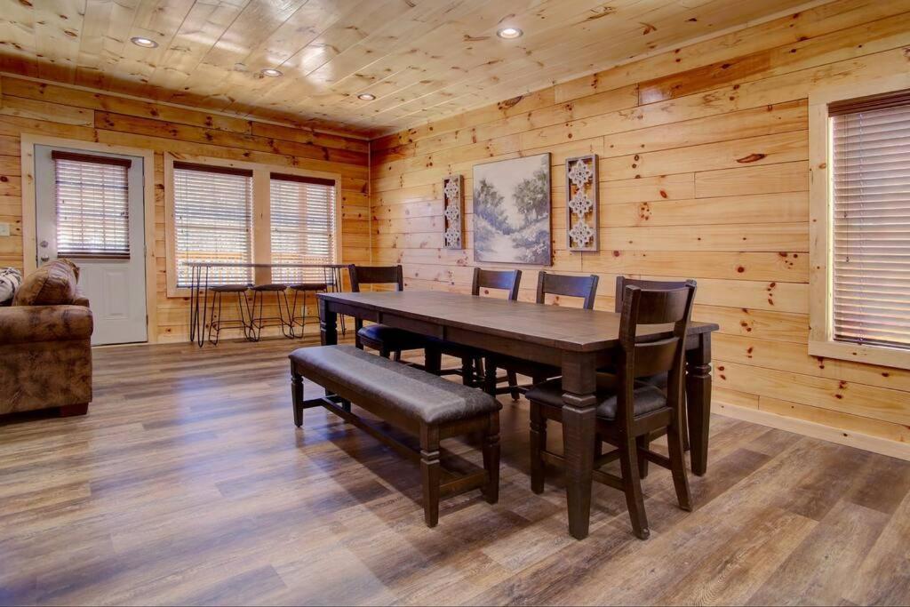 Holiday home New Build-5bd-hottub-wifi-theater-pool Tble-roku Pigeon Forge